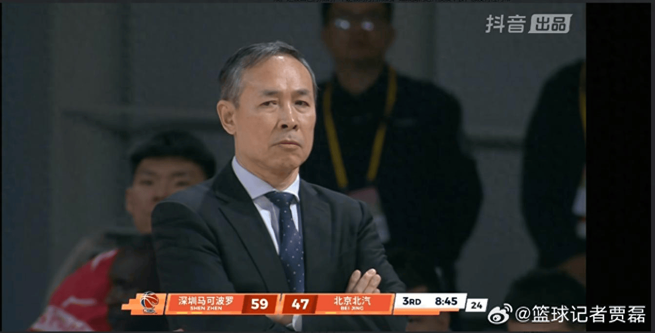 “忍无可忍！许利民怒斥：吊儿郎当耍大牌球迷