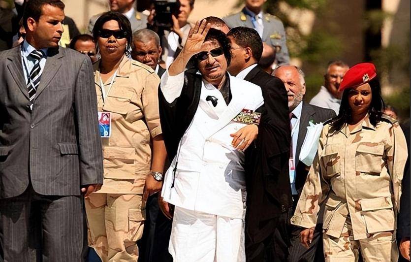 1982年卡扎菲访华，张嘴就要买大杀器，被中方拒绝后就再也没来