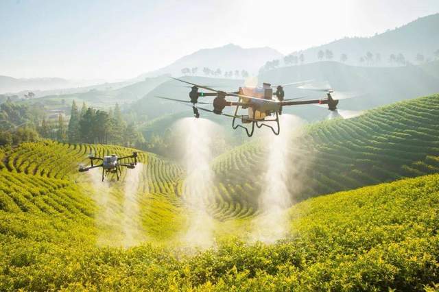 原创             美国又认怂了？撤销无人机进口禁令：中国无人机无可替代！