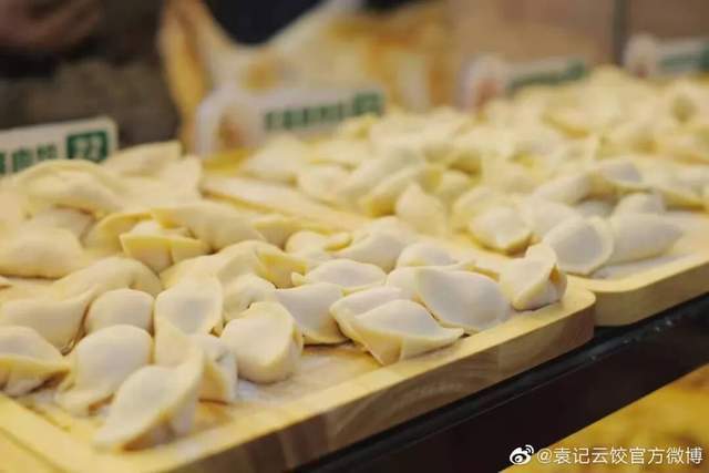 饺子界“蜜雪冰城”，要上市了