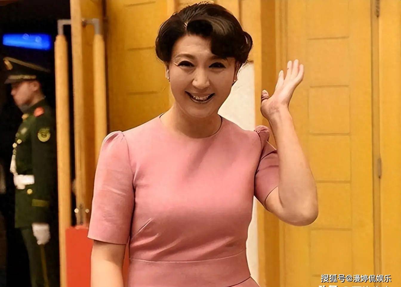 自身难保！继官媒下场之后，闫学晶又被曝身份造假，宋丹丹说对了