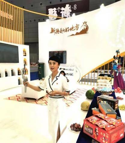 贺娇龙离世前聊天记录曝光，年入900万，本可以躺赢！47岁仍爱折腾