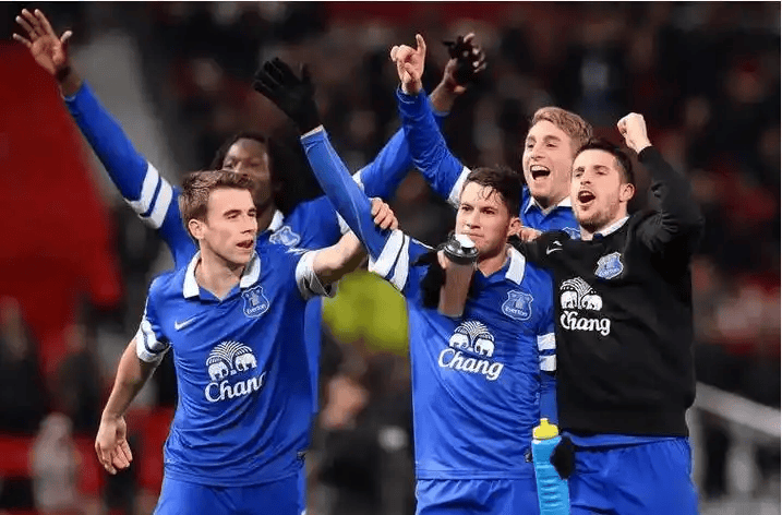 周日0英格兰足球超级联赛16英超焦点：11连胜主场龙冲欧！阿斯顿维拉残阵对决埃弗顿残阵保级谁能掌控战局？