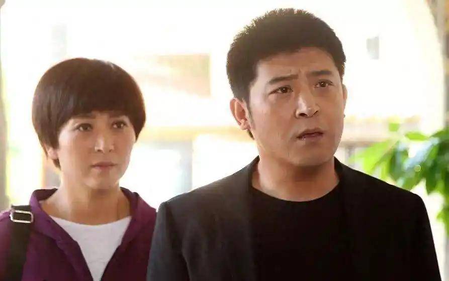 大难临头各自飞！孙涛痛哭辟谣，撇下20年情分，跟闫学晶划清界限