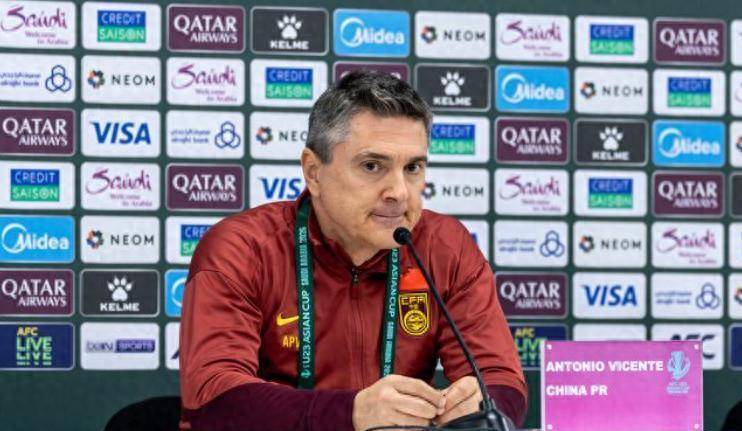 半岛体育- 半岛体育官方网站- APP下载中国队0-4惨败仅1夜最争论一幕出炉！拜合拉木指着裁判鼻子画面曝露