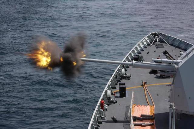 中外舰艇激烈对峙！太原舰瞬间进入战斗状态，距开火只差最后一步