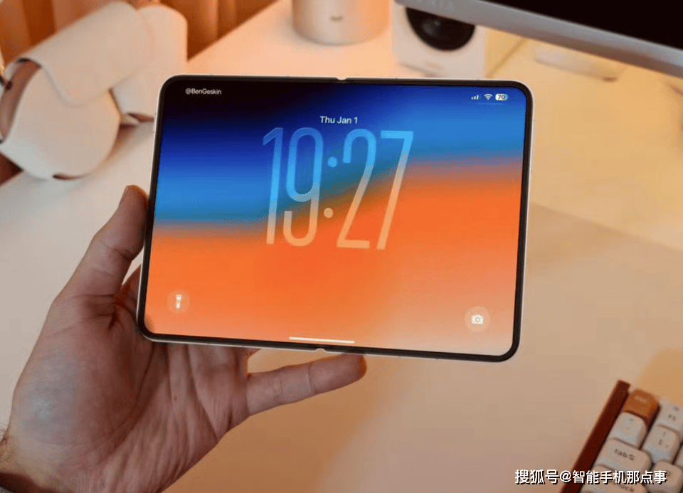原创 华为神秘新机曝光:白绿橘蓝黑五色可选,或为全球首款折叠平板!