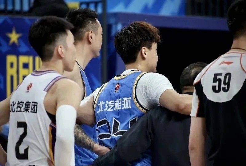 世界杯直播在线观看——高清足球直播平台推荐赵睿腰伤无大碍预计下场复出北京男篮多名主力带伤作战靠止疼药支撑老将扎堆遭遇魔鬼客场赛程