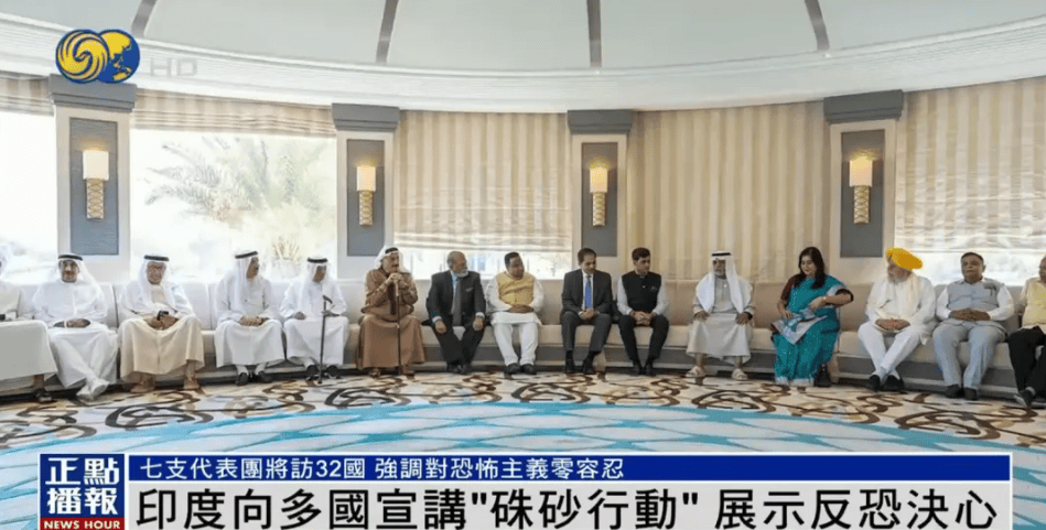 印度阅兵上演戏剧性一幕，歼10C残骸模型被当花车，庆祝“大捷”