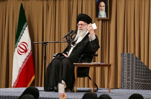 伊朗警告特朗普:一个也别想跑!俄方打来电话,中俄军方该对表了