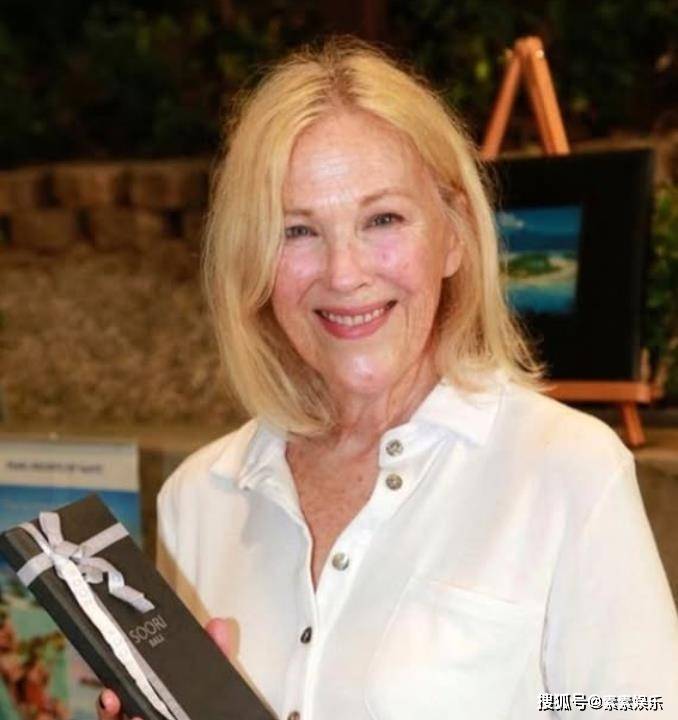 著名演员凯瑟琳奥哈拉猝死离世,死因与内脏错位反应症有关