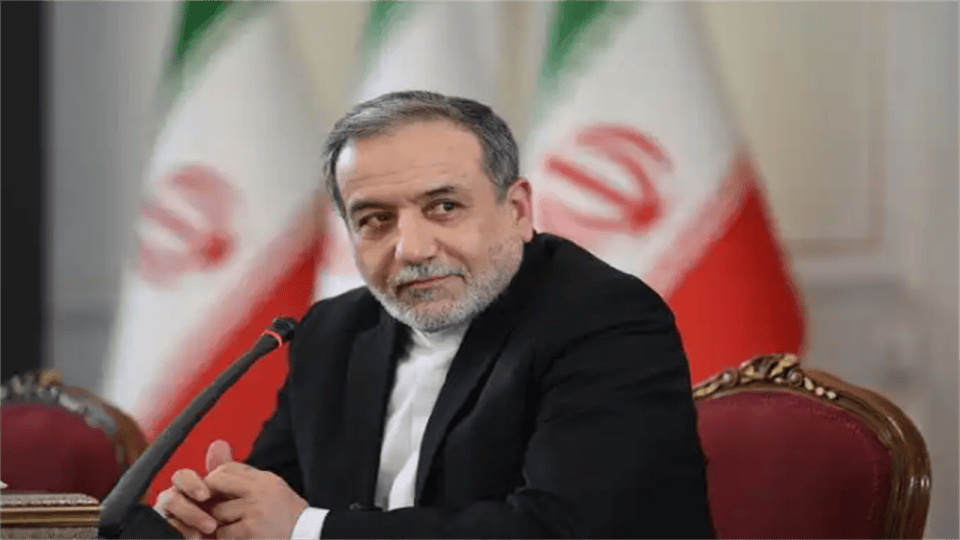 伊朗公布一处地下导弹基地,隧道两侧全是导弹