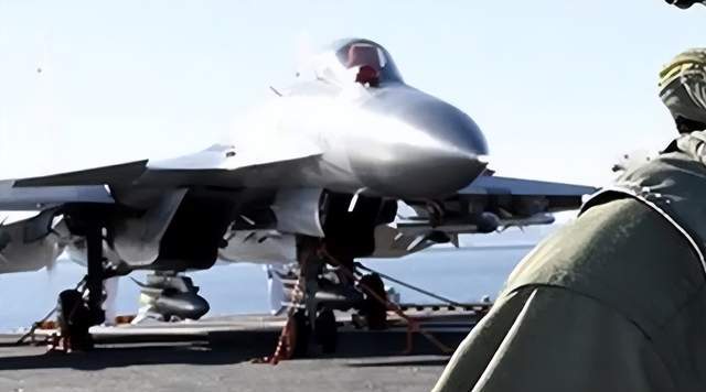 封神!歼-15T挂载鹰击-15首次公开,全球最强反舰舰载机诞生!
