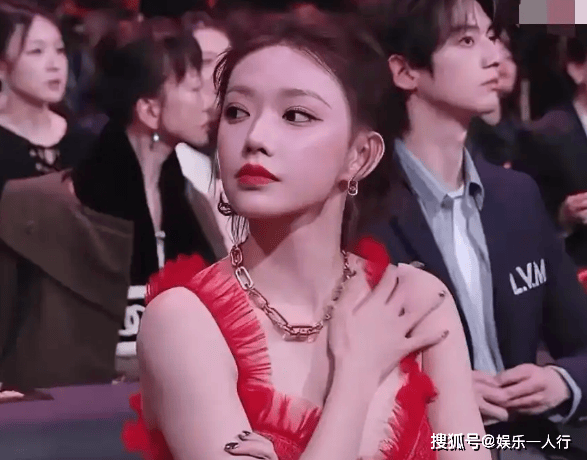 微博之夜乱成一锅粥！有人秀春色、有人出洋相，为抢镜全拼了，肖战4亿票换12空座