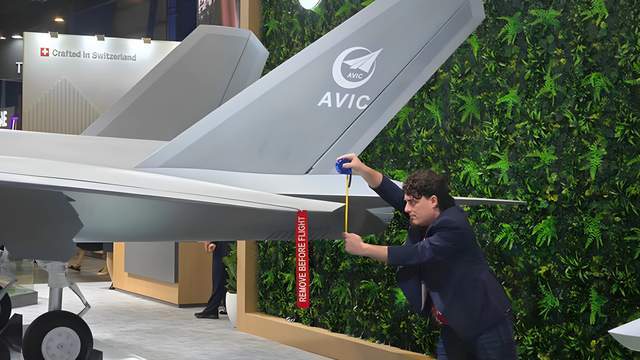 歼-35航展C位抢生意，把美军火商急坏了，关键参数一公布欧美破防