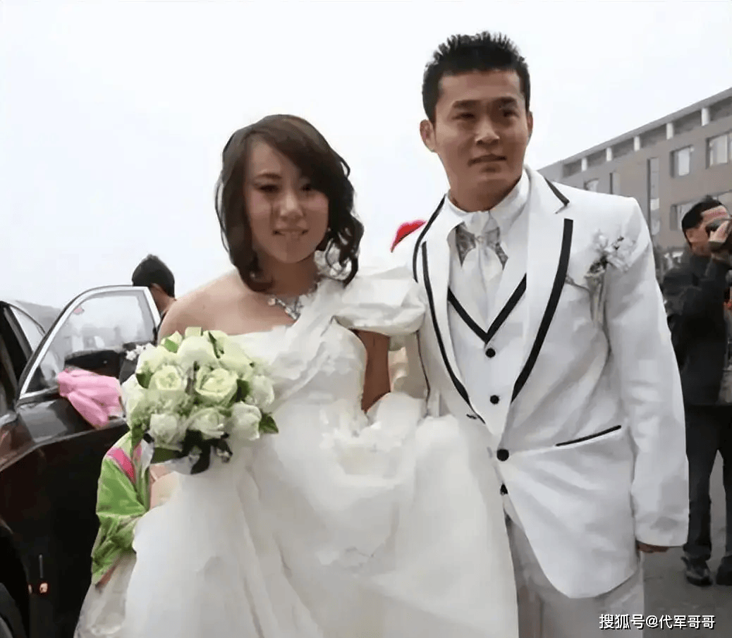 38岁丫蛋近况曝光！和王金龙离婚后嫁给师弟，如今是3个孩子的妈