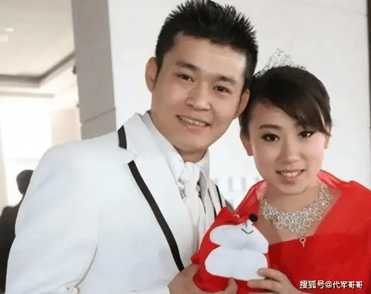 38岁丫蛋近况曝光！和王金龙离婚后嫁给师弟，如今是3个孩子的妈