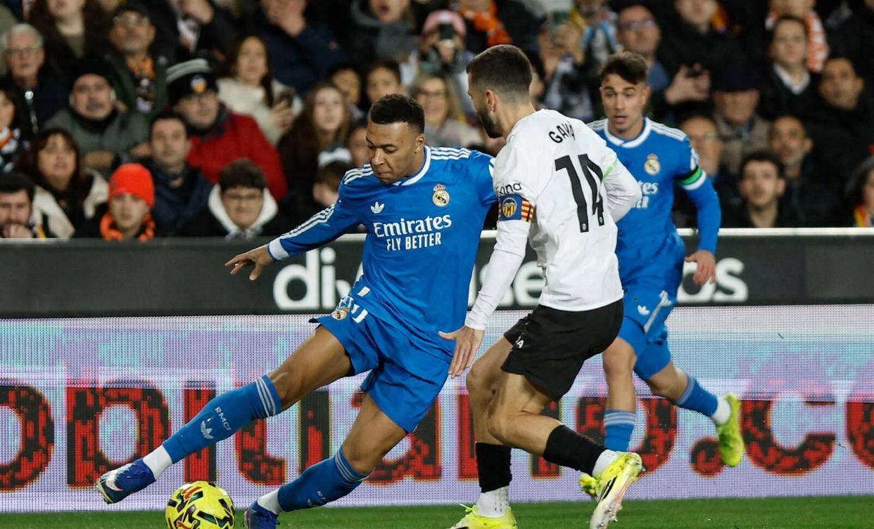 西班牙足球甲级联赛皇马2-0紧追巴萨马竞0-1爆冷西甲积分榜：前二仅1分差距西甲这潭水深得令人摸不着底