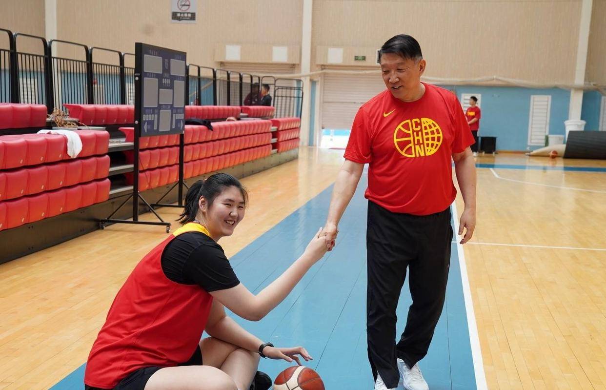 紧急！中国女篮今晚开打双塔缺阵刘禹彤挑大梁不直播看这里NBA职业联赛中文官网__实时