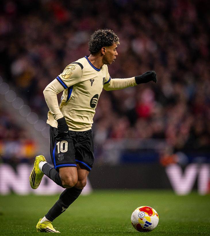 足坛一夜动态：小蜜英超联赛免费高清直播+实时赛程+积分预测（2025赛季全覆盖）蜂蜇伤阿森纳曼城渔翁得利马竞4-0血洗巴萨