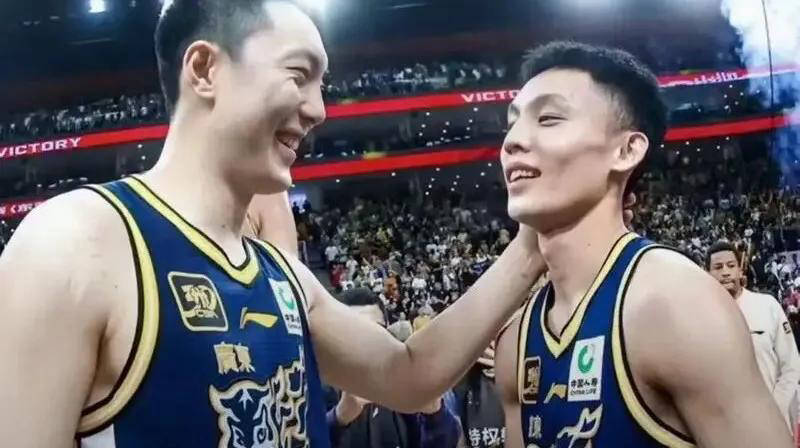 NBA职业联赛中文官网__实时赛程比分+球队资讯广东篮球再发大招！一夜三重喜讯点燃球