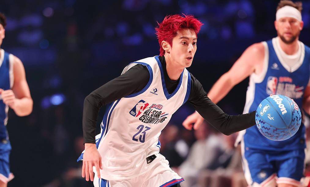 红发炸翻NBA！王鹤棣战NBA全明星10分2篮板三战名职业联