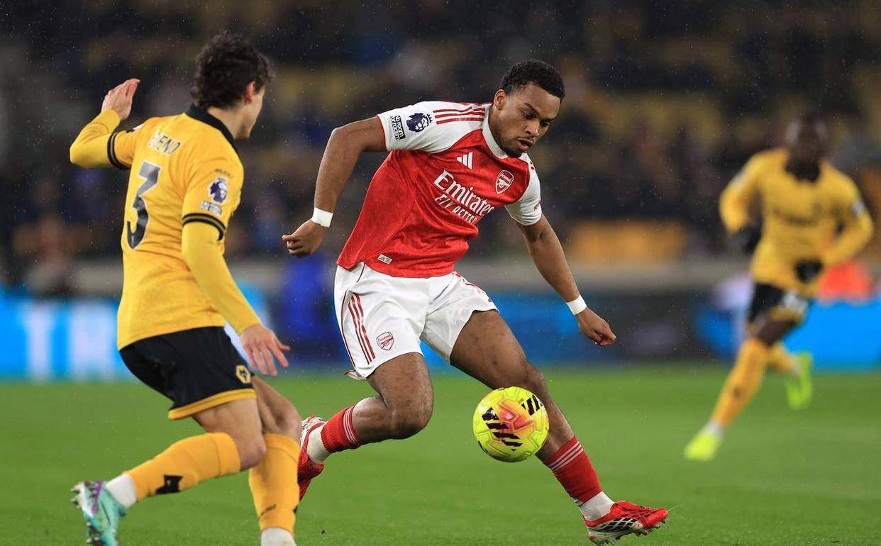 英格兰足球超级联赛天助曼城：英超榜首阿森纳意外被榜尾狼队逼平连续两轮未尝胜绩