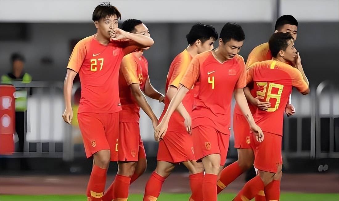 叫扬叔 - 全网最会整活的苏超球迷  足球圈热梗收割机邵佳一刚接手国足就为老东家国安送来一份惊喜大礼让球迷直言没想到事关俱乐部夺冠