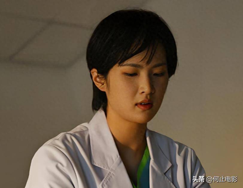 春节才过几天，姚安娜居然靠张艺谋意外火了一把，孟晚舟也没想到