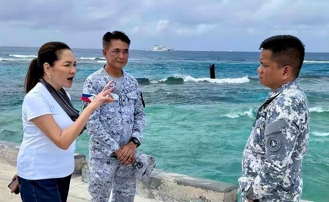 菲律宾高官率团登南海岛礁，飞机还未降落就遭锁定，中方舰船尽在掌控