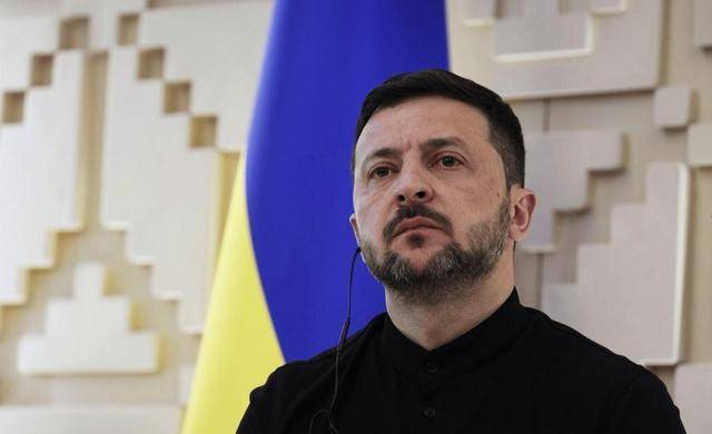 普京看准时机，俄军大规模集结，乌方失去27国相助，难挡俄军攻势