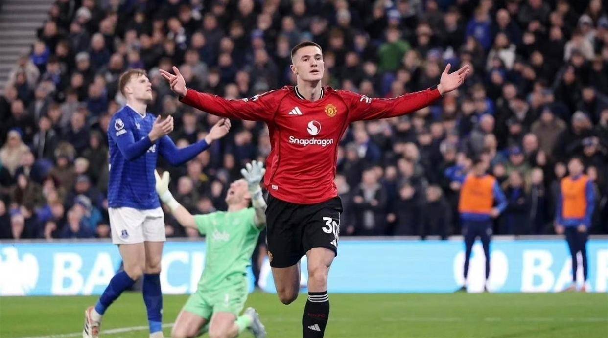 英超积分榜乱套英格兰足球超级联赛了！曼联1-0绝杀重返前四卡里克魔法让红魔杀进欧冠区