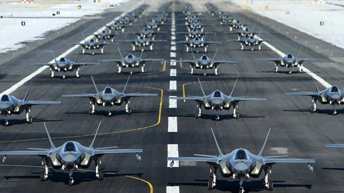 脸丢大了！美军4.8万吨巨舰被击中、基地四处起火，还按兵不动？