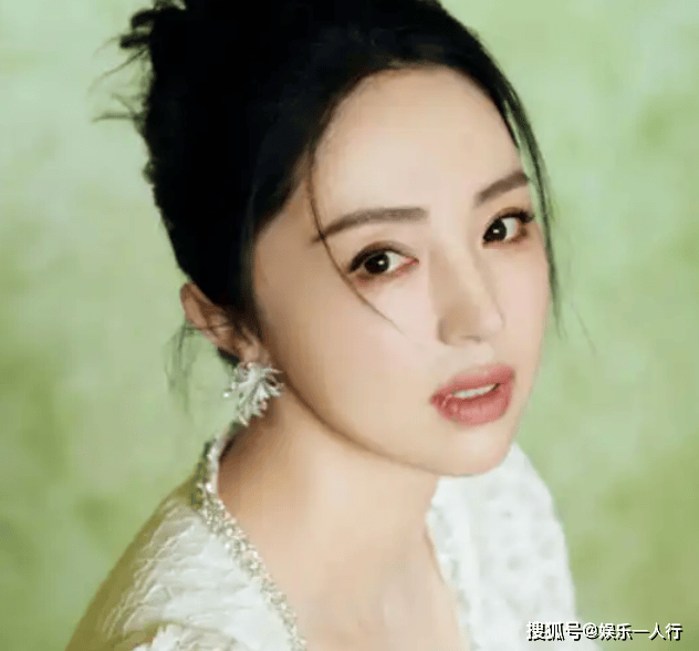 张维伊万万也没想到，结婚8个多月，董璇又因前夫高云翔栽了跟头