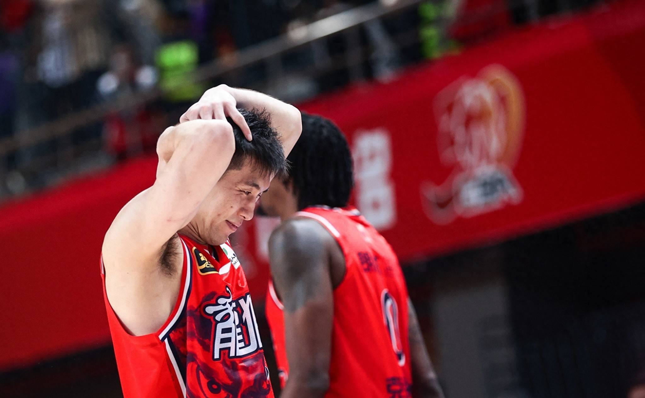 惨遭16分逆转徐昕空砍8+9!郭艾伦赛季报销后广州季后赛悬了