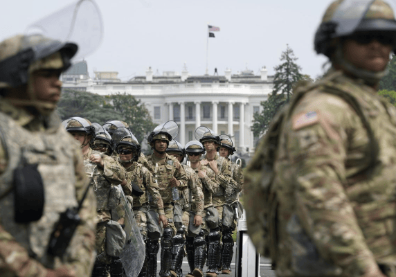 美伊局势闹大，卡尼拒不出兵，解放军通知美国，升级冲突没有赢家