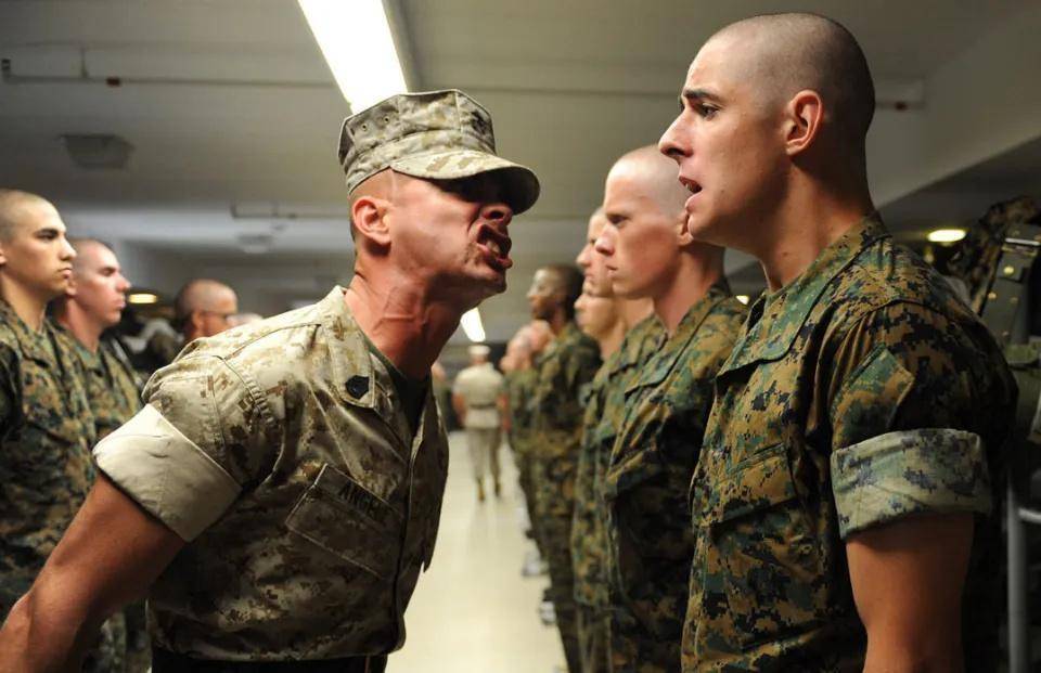 一个月餐费,就花光了900万,美防长被批挥霍奢靡