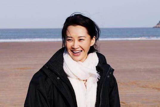 同样50多岁:陈红老了,江珊老了,唯独她把51岁活成了18岁