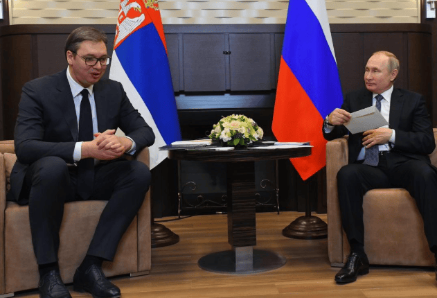 北约不装了，下一步袭击塞尔维亚？抢在三方动手前，中国武器先到了