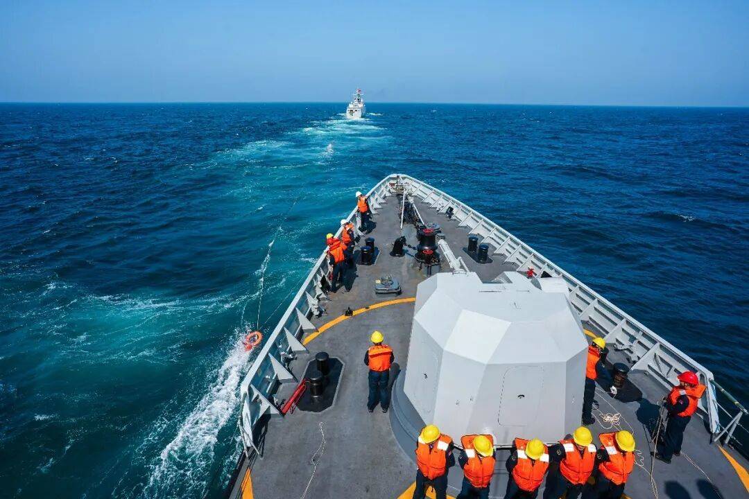 南海突然警报大作，解放军这次 “乱打” 一通，信号很不简单