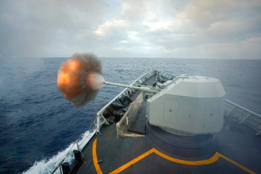 南海突然警报大作，解放军这次 “乱打” 一通，信号很不简单