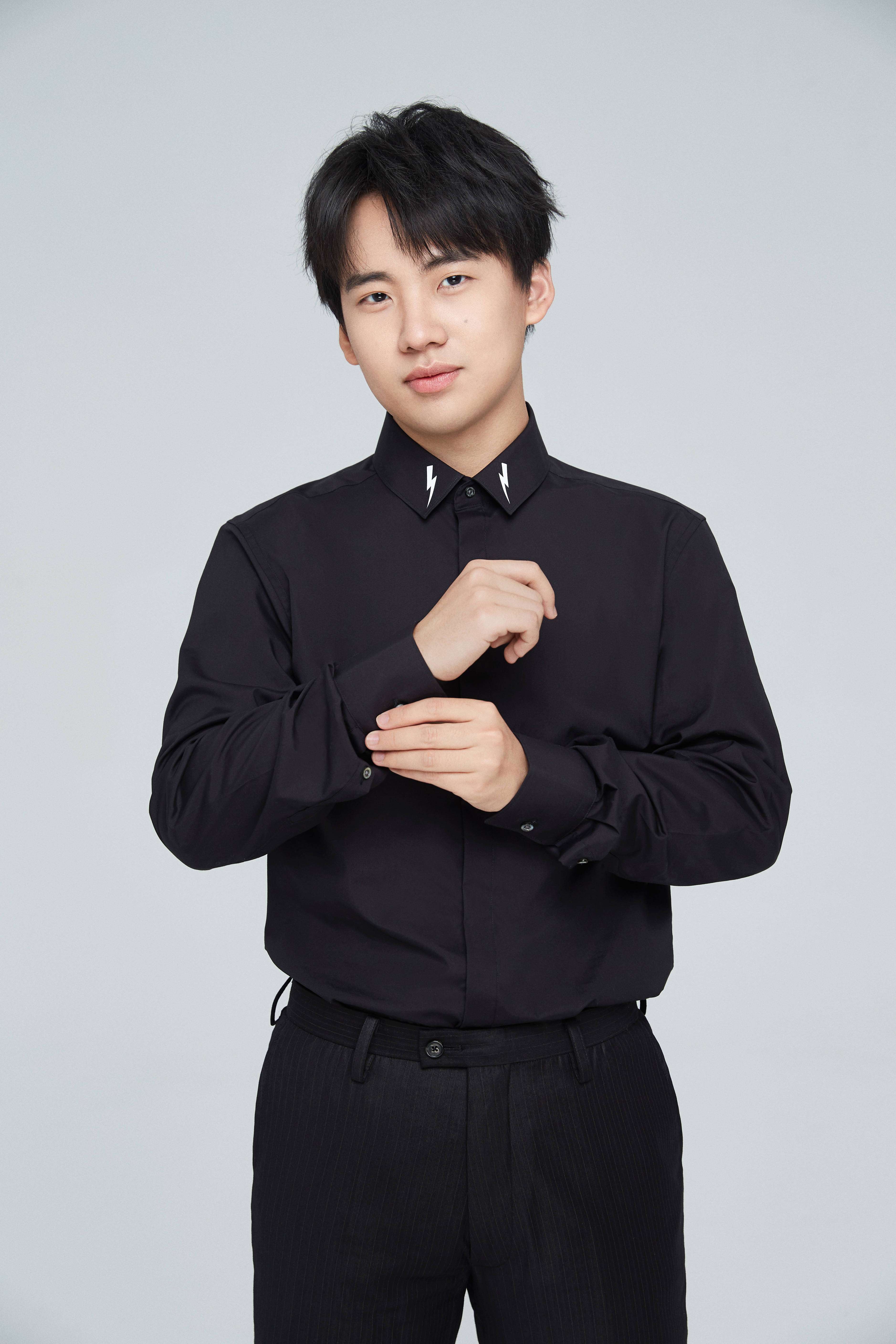 模糊商K视频炸翻内娱！刘昊然甩行程硬刚造谣郭麒麟有前科却争议最小严浩翔拿实锤竟遭全网黑？