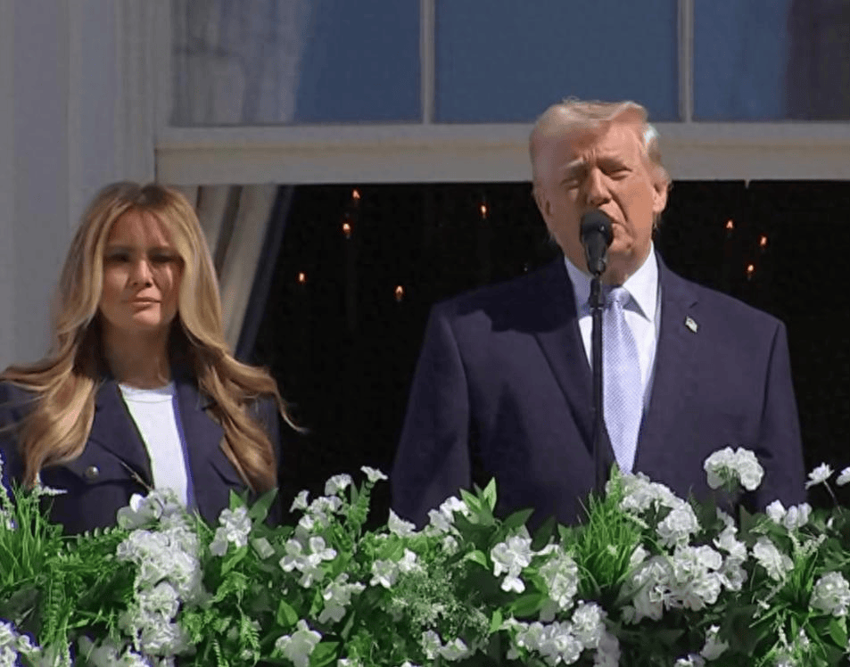 特朗普承认被“黑吃黑”！大批美国军火半路失踪，被点名的库尔德立马否认