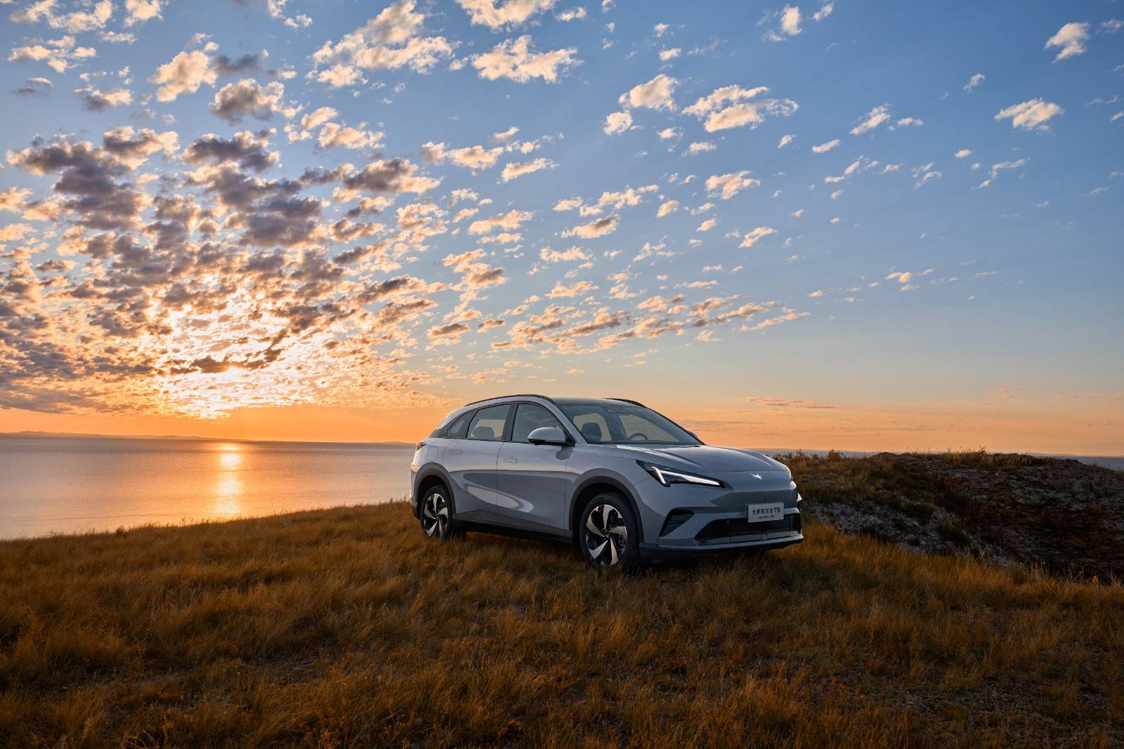 极狐T5增程版搭载神擎动力自驾系统与享界同源。(图1)