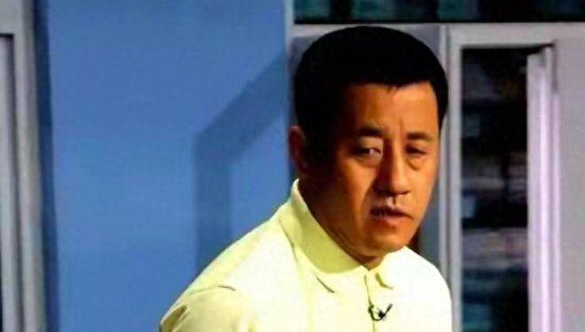 不听赵本山劝告，抛弃发妻净身出户，转身迎娶小19岁女儿闺蜜