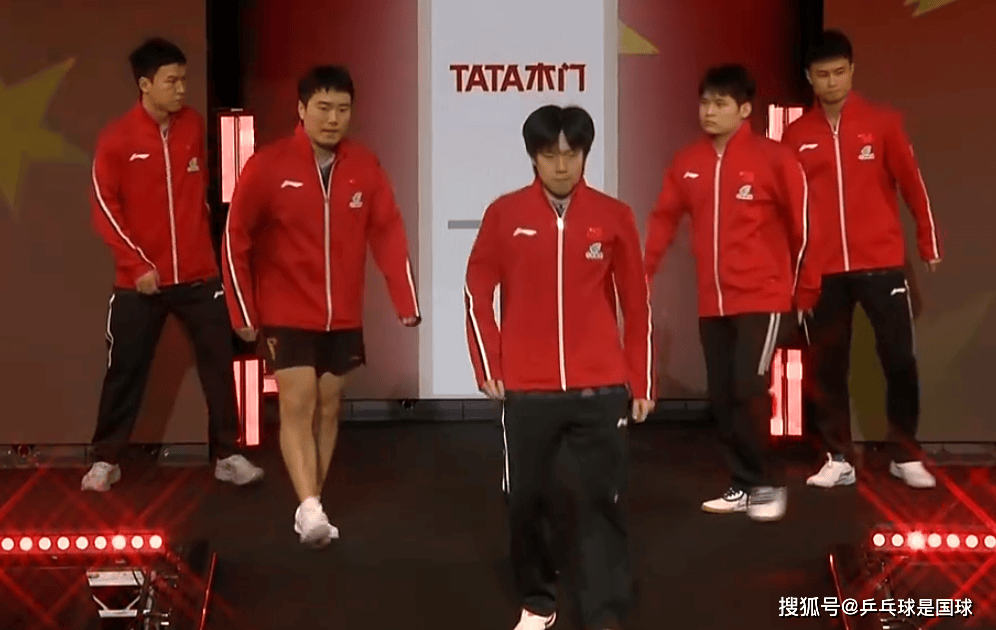 3-0日本，国乒男团12连冠有4大不可思议：王楚钦狂轰11-2，梁靖崑逆转张本智和！