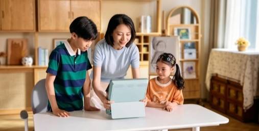屏幕时代的育儿新选择：大脸书瞳学视机S1正式发布(图2)
