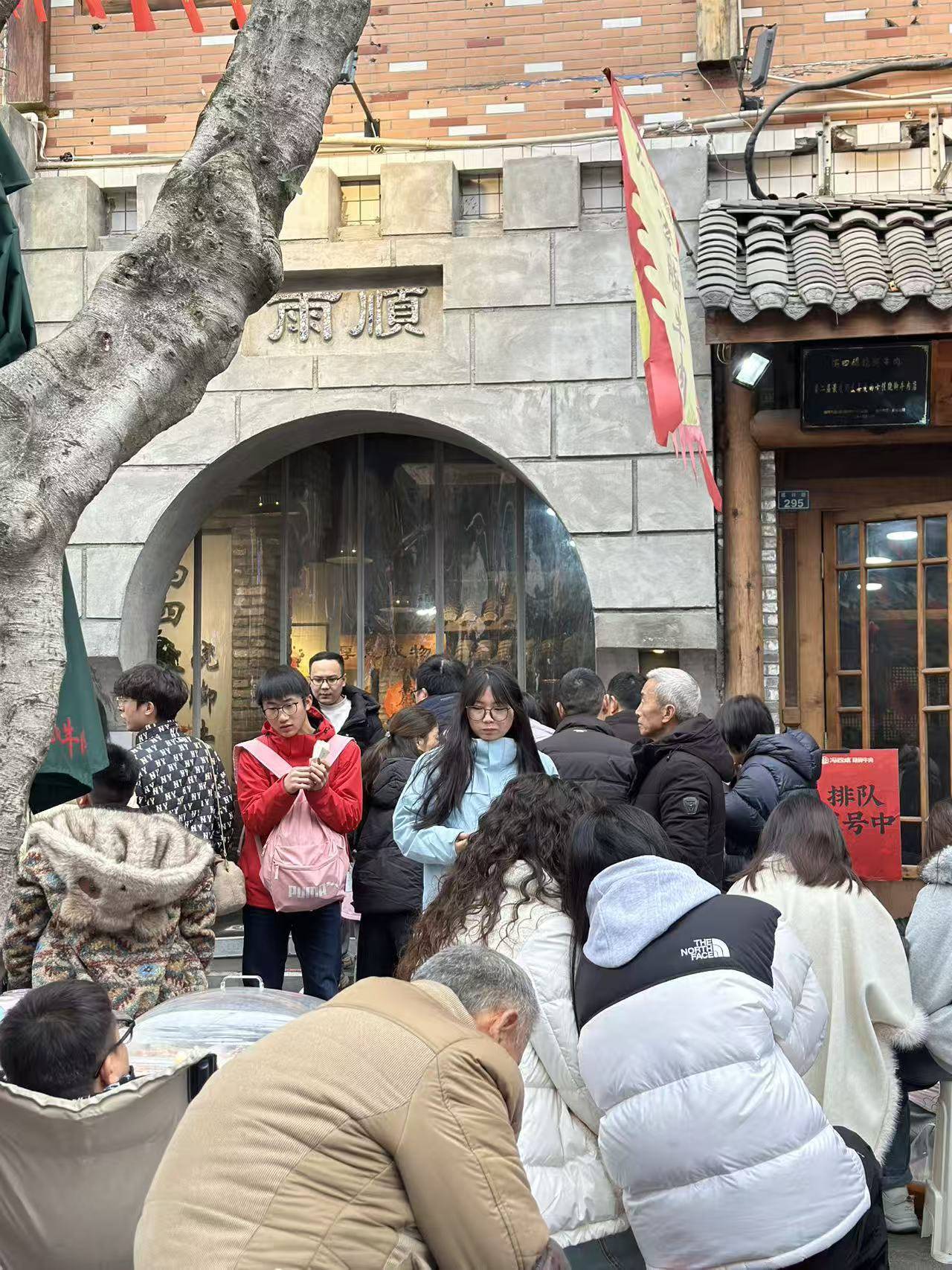 不看后悔（四川的跷脚牛肉是什么）四川跷脚牛肉哪个牌子好吃，来成都必吃的跷脚牛肉，成都必吃推荐，
