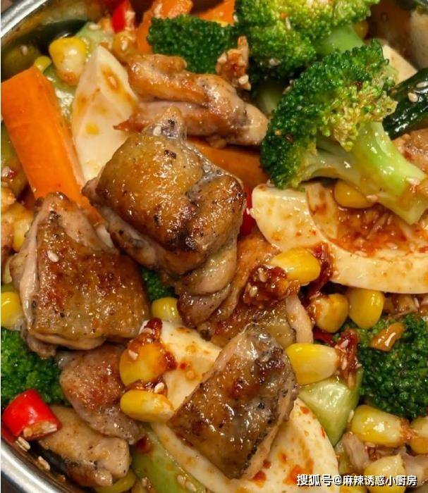 
        麻婆豆腐、炖豆腐通通靠边站，这样做豆腐才是最牛的！香！