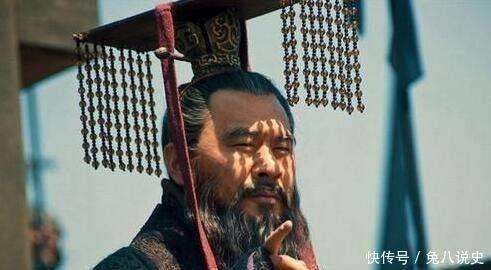 
        刘备投靠曹操时，曹操非常忌惮他，为什么曹操不选择直接杀了他？